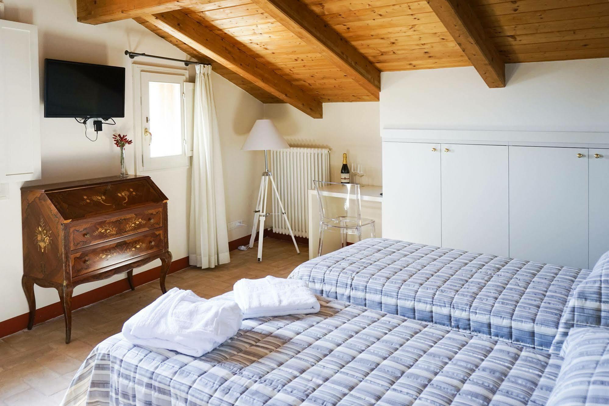 Casa Isolani Charms Rooms Santo Stefano Болонья Экстерьер фото